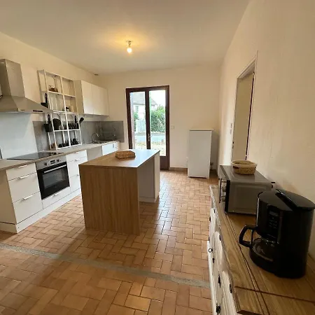 Holiday home Maison Paisible, 15 Min Du Futuroscope & Arena. *